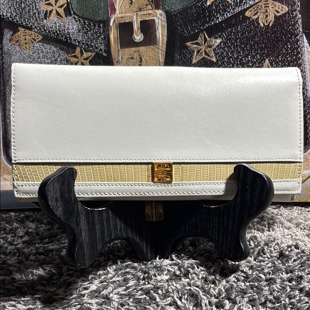 Elegant Vintage Givenchy Lizard White and Cream Women's Clutch/Wallet Kisslock